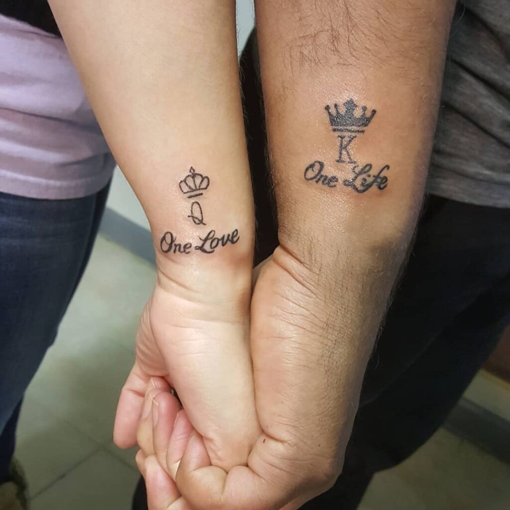 51 King and Queen Tattoos for Couples - StayGlam | Finger tattoos for  couples, Crown finger tattoo, Finger tattoos